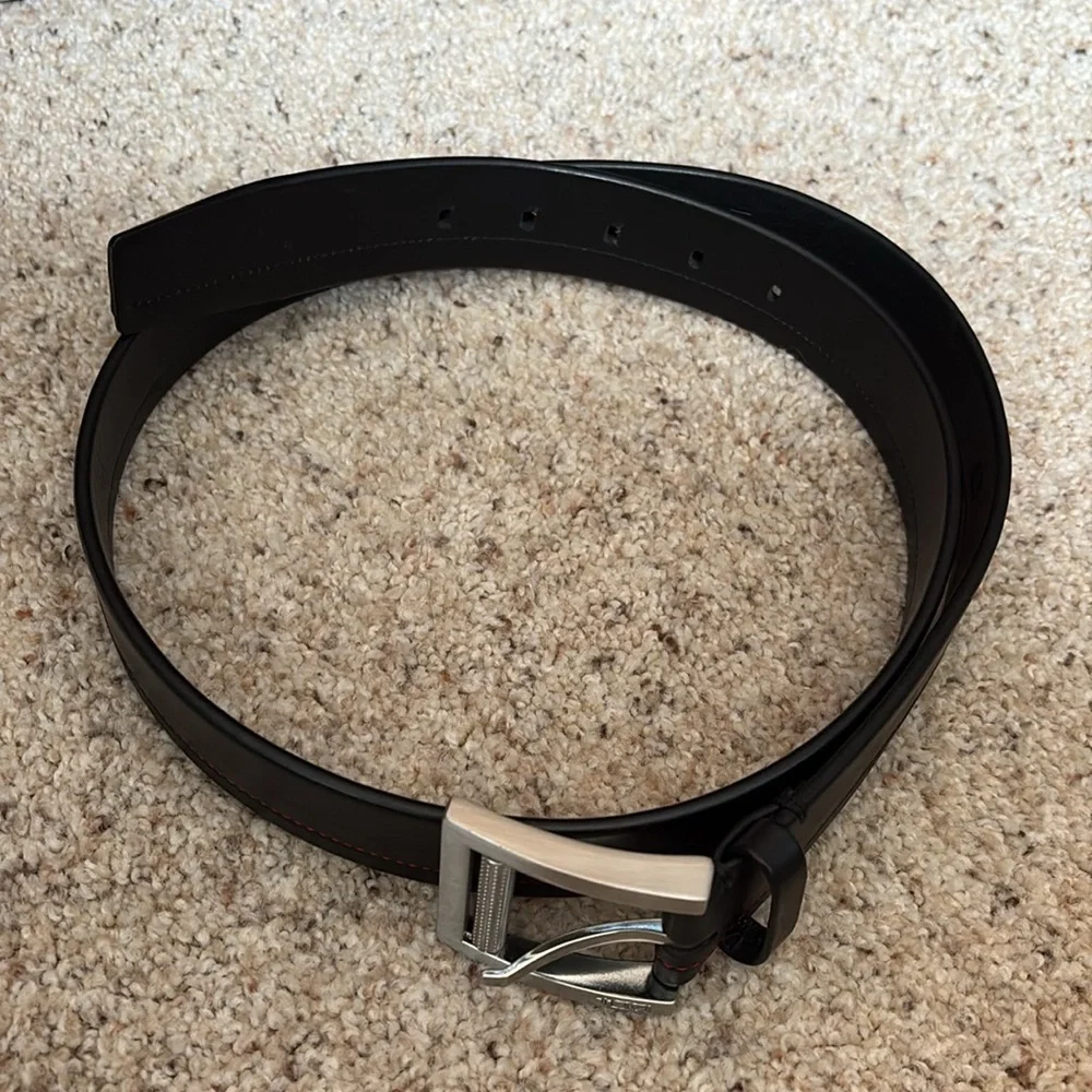 Excellent condition Tumi belt